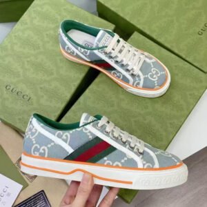 SB001010 High Quality Shoes Sneakers